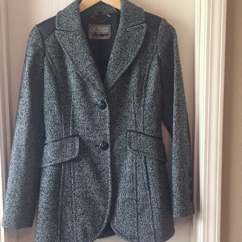 Guess Coat SizeS. Never been worn!!!